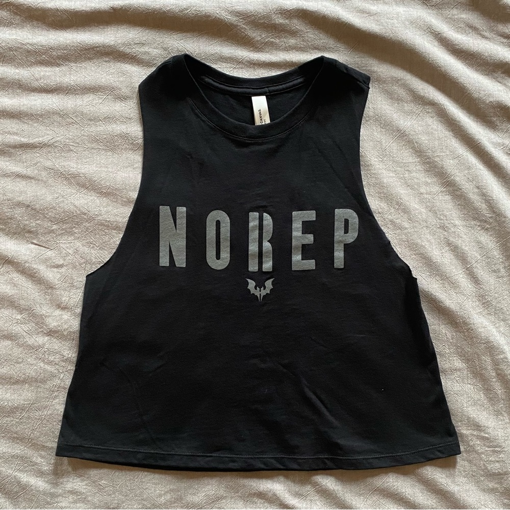 NWOT VNDK8 Hiller NoRep Crop Tank